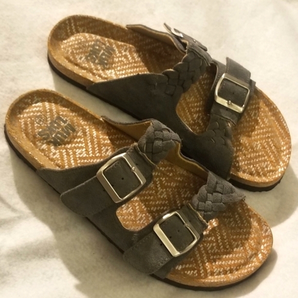 Muk Luks Women's Grey Double Strapped Slip on Sandals, size 9 - Picture 2 of 6